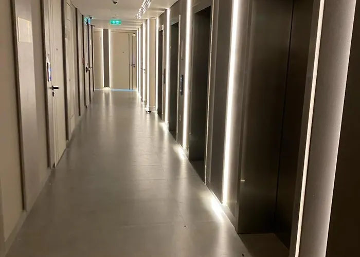 Superior Dubai Marina Studio Apartment With Fascinating Marina And Dubai Eye Views